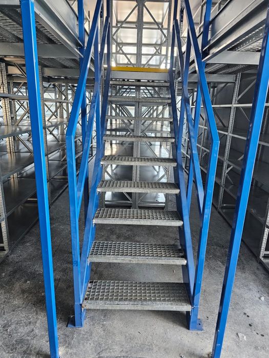 Rafturi cu polite se poate face si mezamin