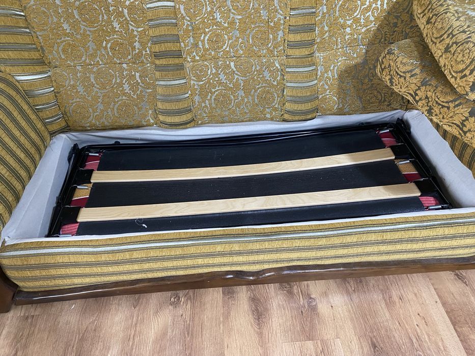 Диван в зал большой