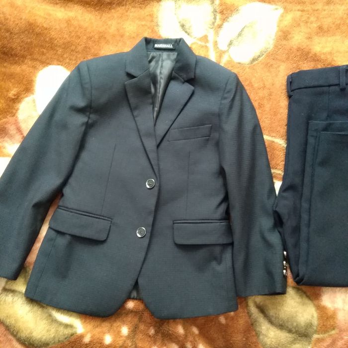 Продам пиджак, брюки, жилетки