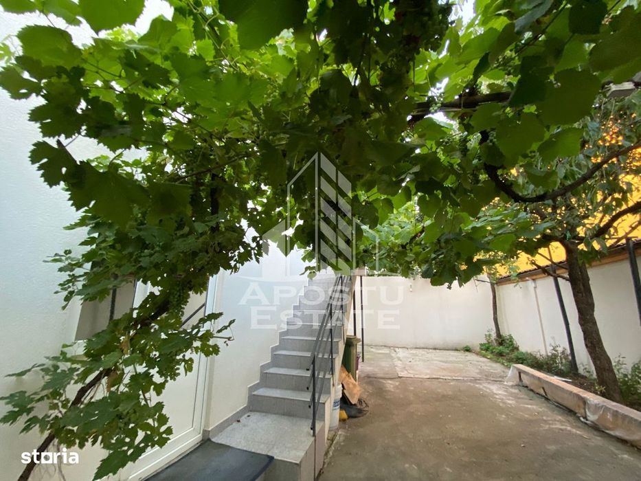 Casa P+1 cu 2 apartamente - pozitie excelenta pe Aleea Ghirodei