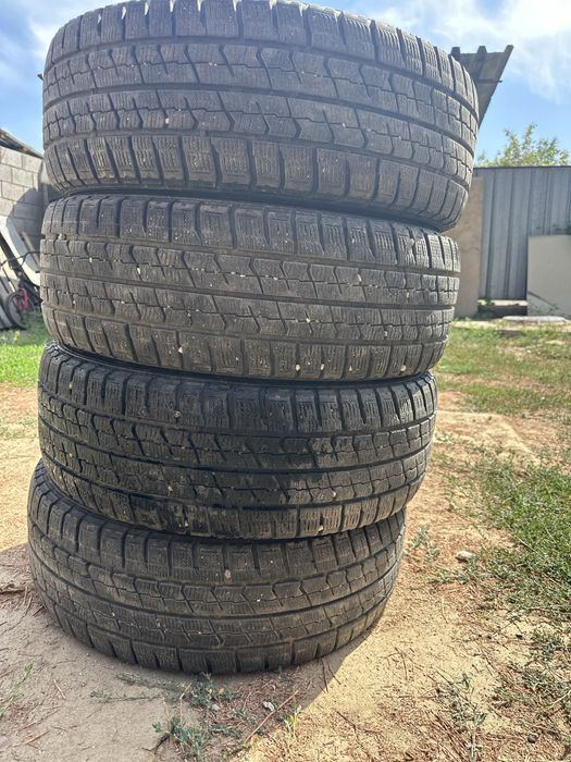 Зимние шины 215/65/16