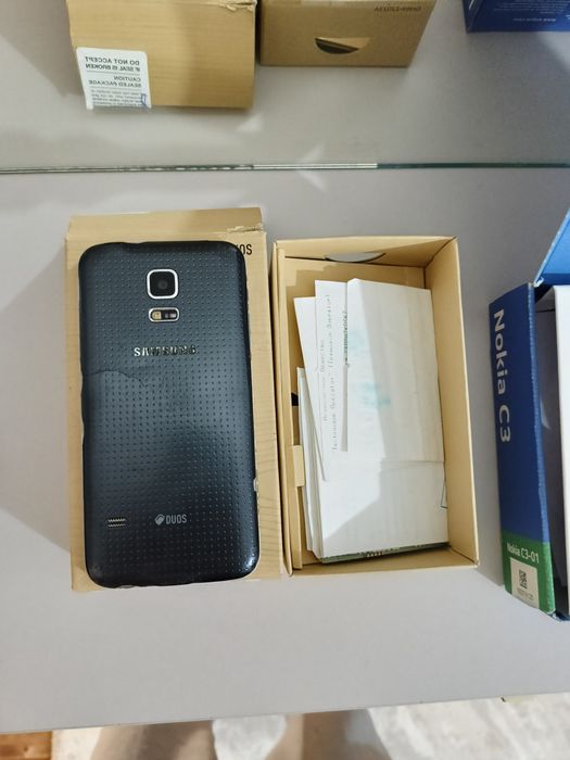 Продам не рабочие телефоны