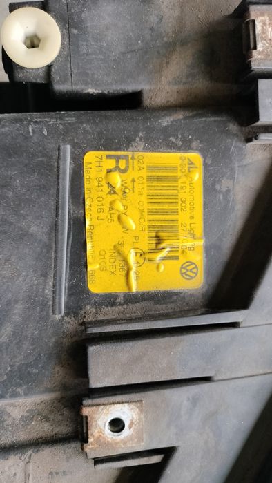 Far dreapta vw transport T5.