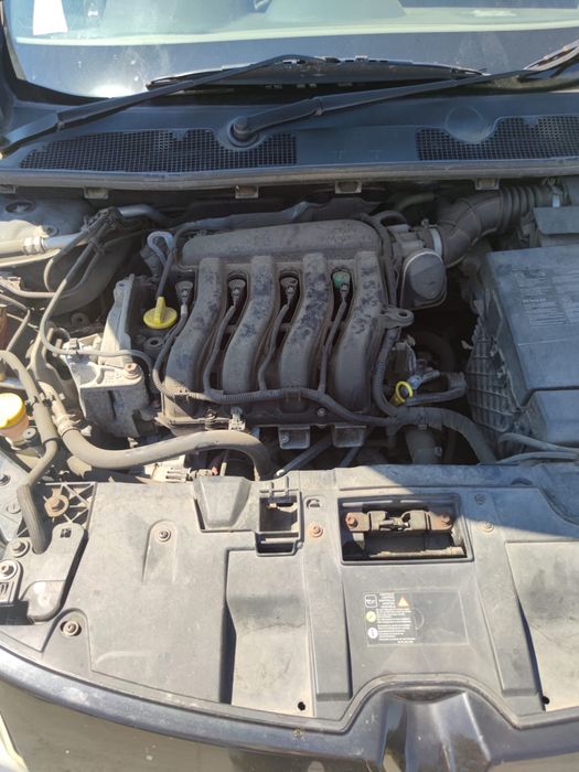 Dezmembrez Renault Megane 3 1.6i 16v 2010