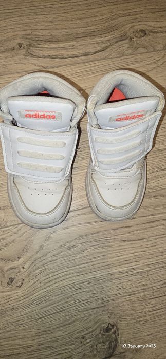 Cizme si adidasi fetite