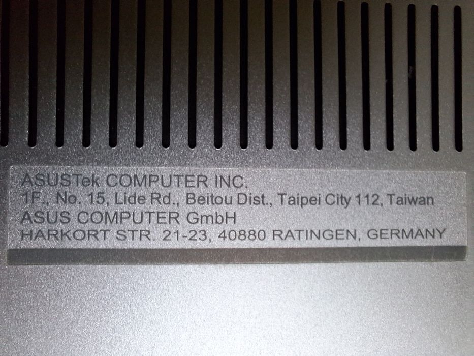 Vand Laptop Asus ZenBook 14 cu Windows si Office