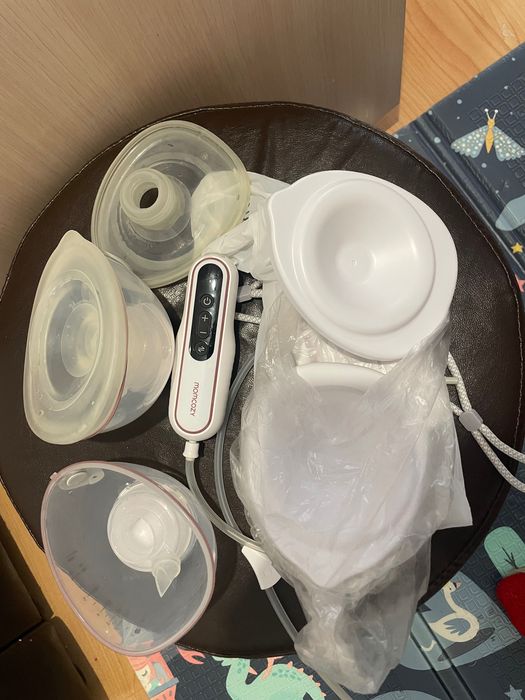 Momcozy V2 hands free помпа