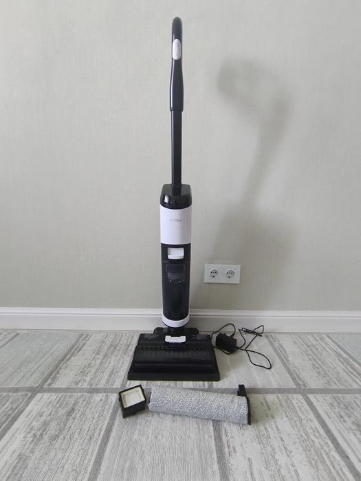 Продам вертикальный пылесос