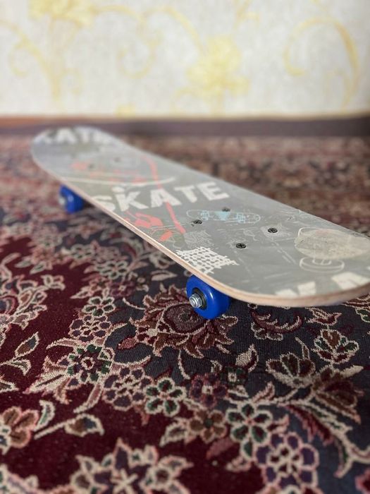 Скеитборд новый.