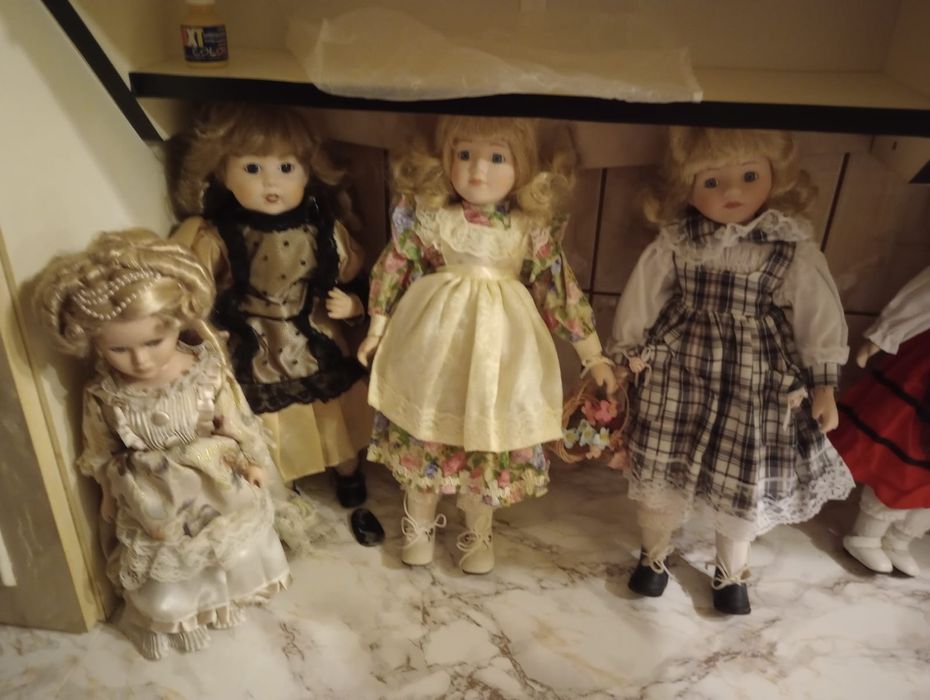 Păpuși de porțelan