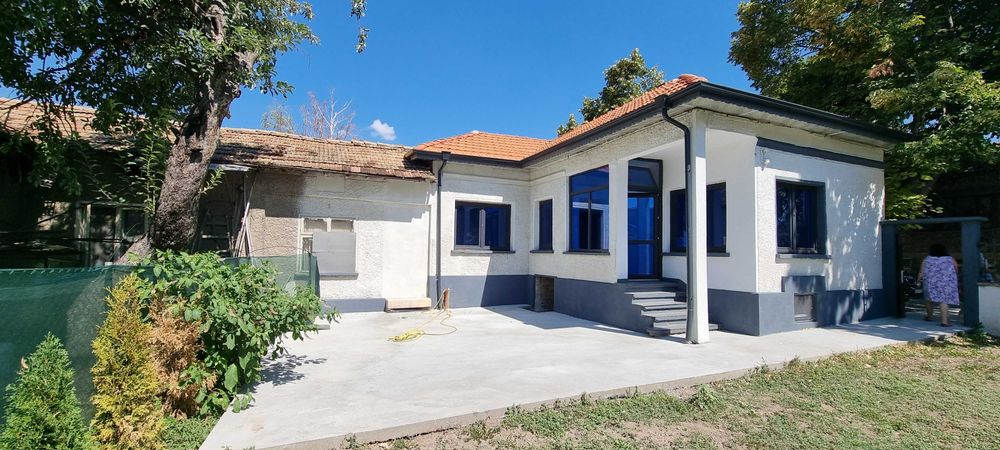 Реновирана къща в Западна промишлена зона! Готова за нанасяне!