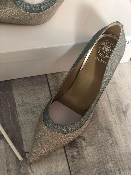 Нови обувки на ток Guess 39 номер