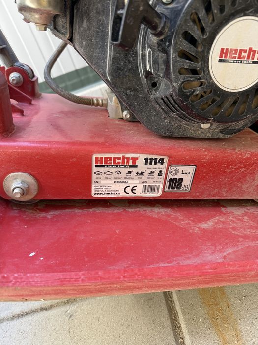 Виброплоча HECHT 1114, 5.5 к.с., 20000 N, 58 x 50, с Loncin двигател, подложка и колела