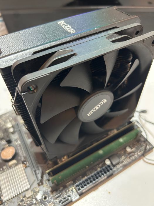 Kit gaming pc calculator Cpu I5 8400+placa 1151 v2, 16GB RAM+Cooler