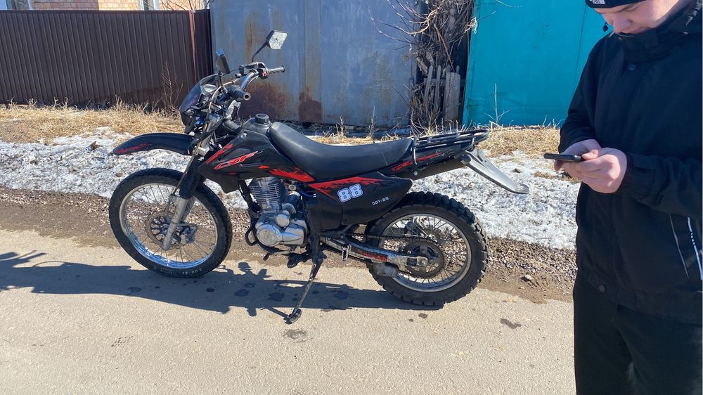 На ходу сел по ехал