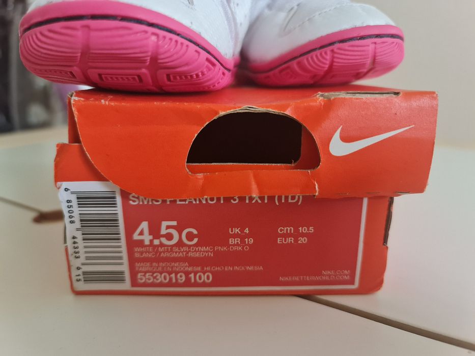 Teniși Nike fetite marimea 20