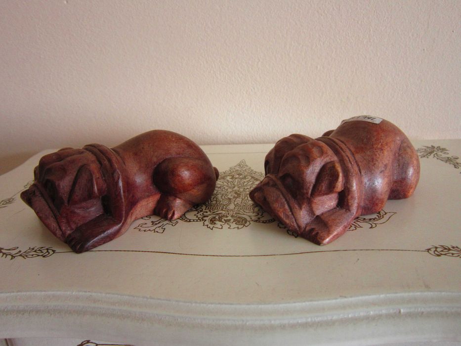 cadou rar Caine sculpura mica lemn de Suar Indonezia 1970