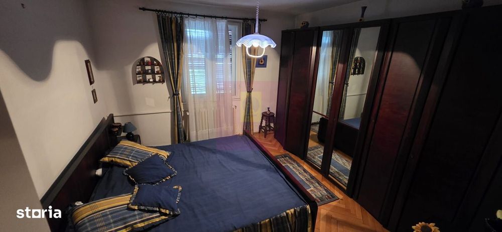 Vila de vanzare cu 6 camere si teren de 5116 mp in Cornu, Prahova
