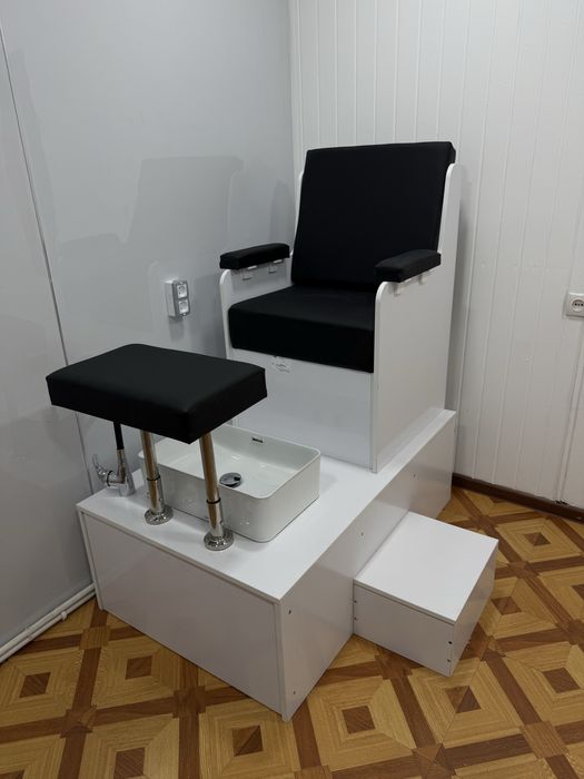 Педикюрный стол