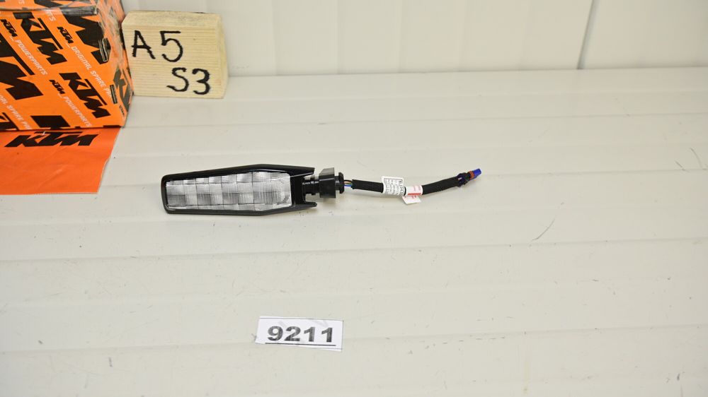 KTM 1390 Super Duke R EVO 2024 Semnalizare spate stanga