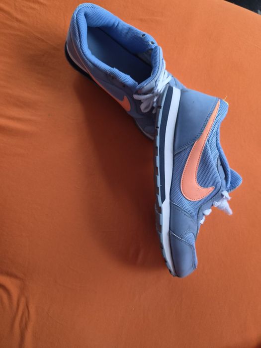 Adidasi nike marimea 38 culoarea albastru deschis si portocaliu