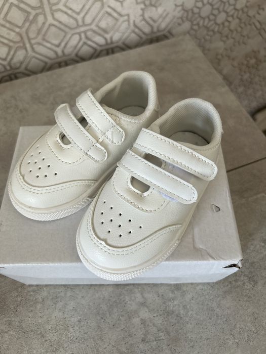 Кроссовки детские