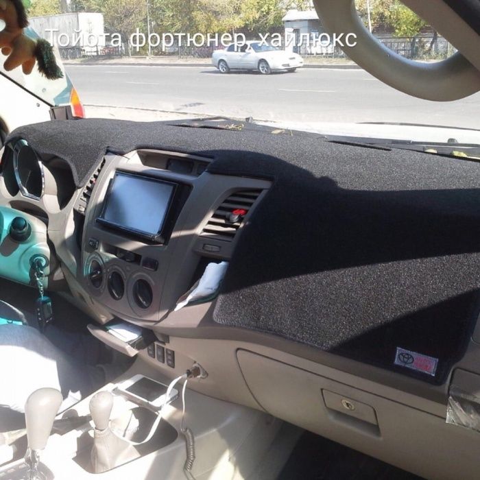 Коврик на панель(приборов)