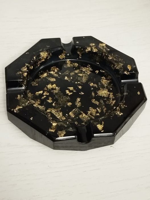 Scrumiere din rāsinā epoxidica