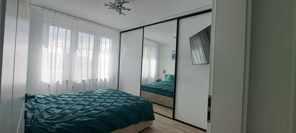 Vând apartament 3 camere super finisat, Micro 1