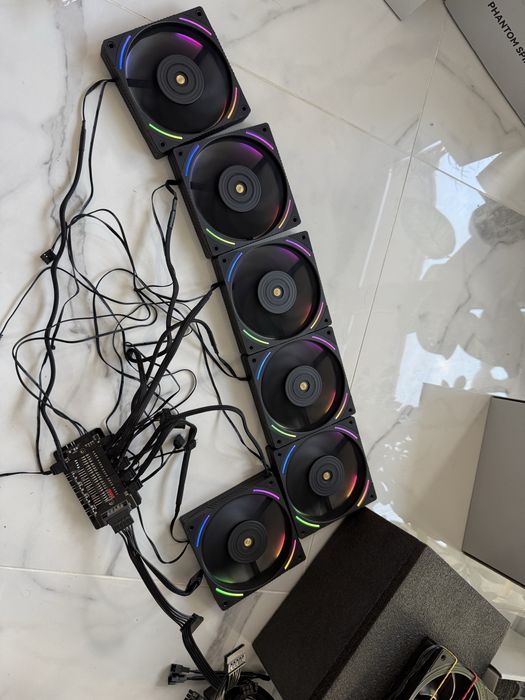 Vand schimb ventilatoare pc 120 mm negre si albe ARGB RGB si simple