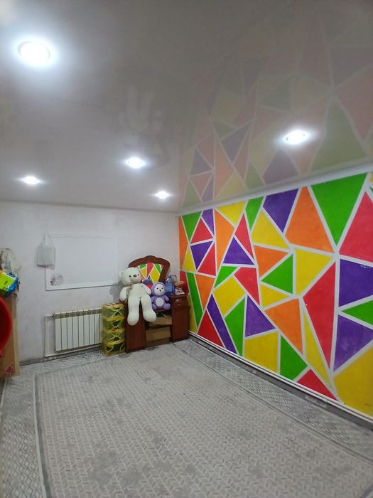 Продам дом в месте гаражом.