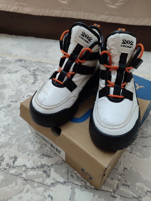 Ботинки зимние  38 размер