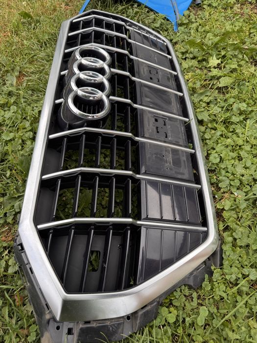 Grila Audi RS Q3 S Line bara fata stanga