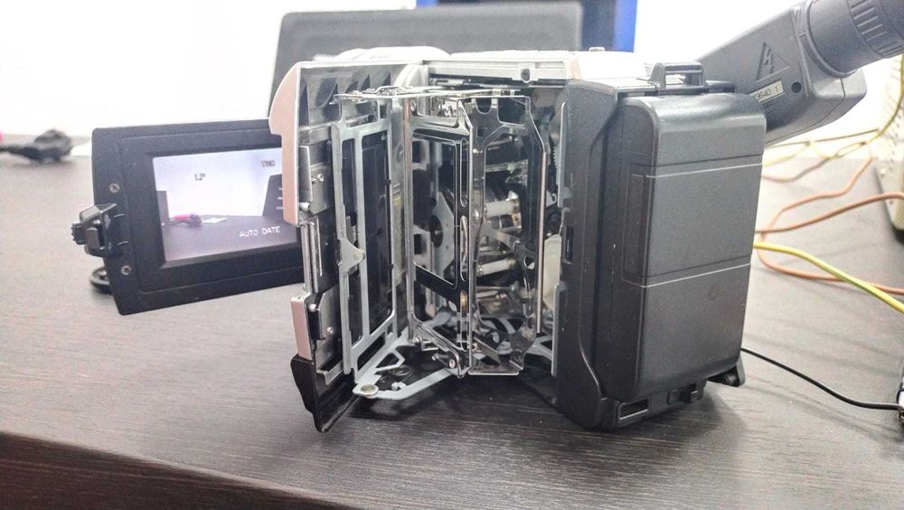 Видеокамера compact VHS