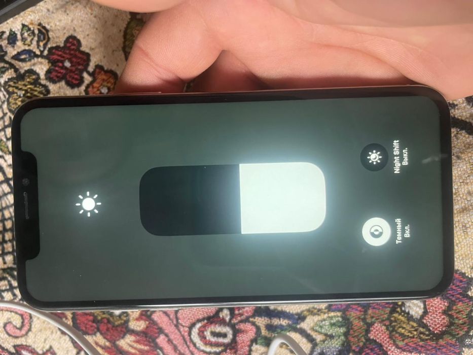 iPhone X продаётся