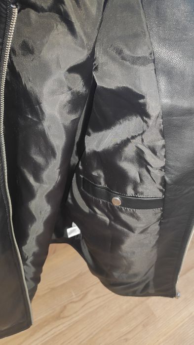 Продам новую куртку.