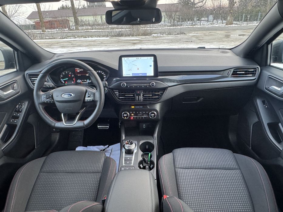 Ford Focus ST LINE/full led/camera/keyless/distronic/soft close/lane