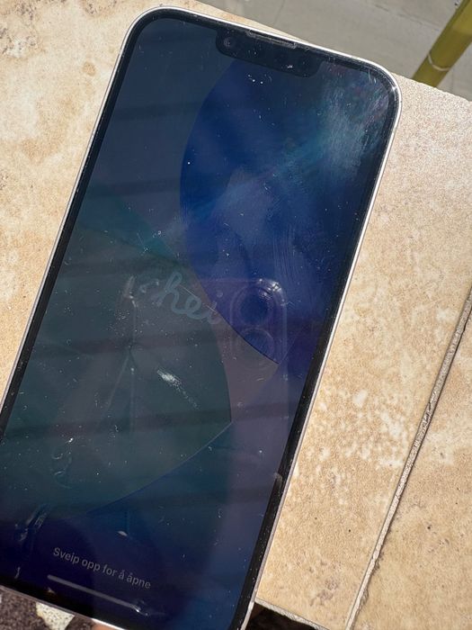 Телефон iPhone 14