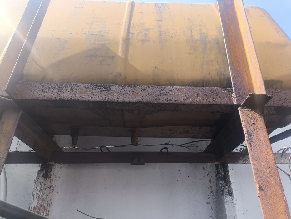 Емкость под воду- 200 литров б/у