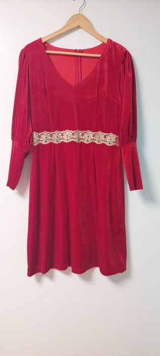 Rochie eleganta rosie cu brau auriu