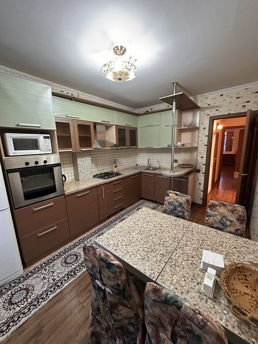 Продам четырехкомнатную квартиру
