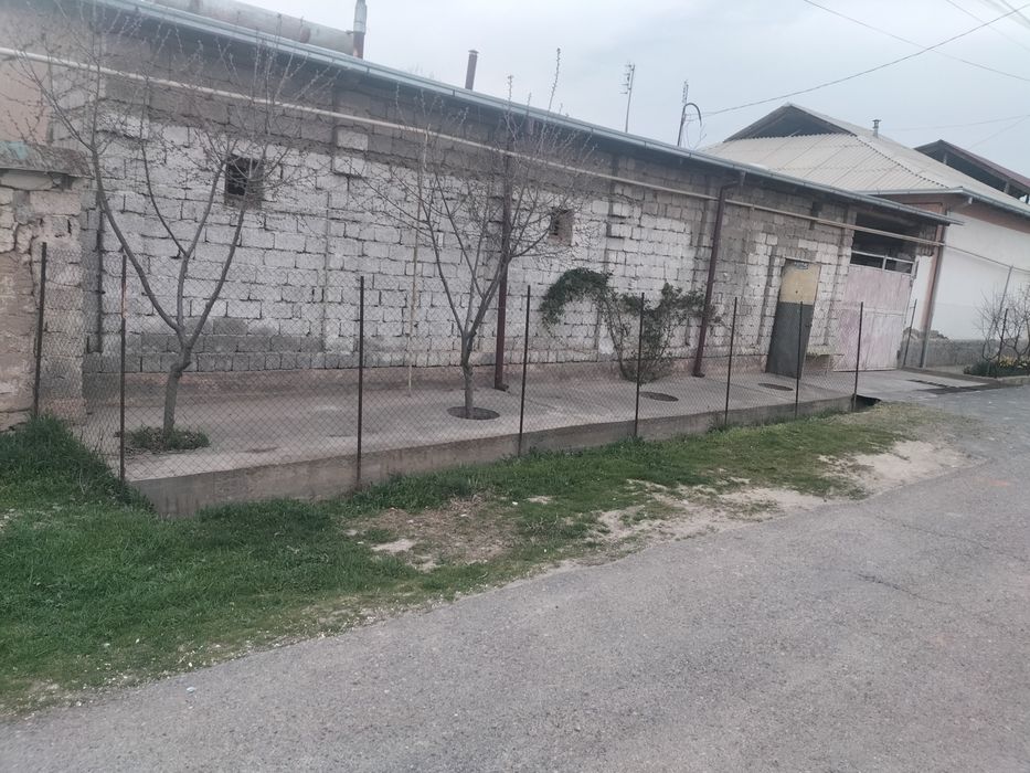 Ушаска сотилади  5.5 сотик