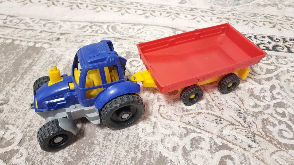 Трактор с прицепом