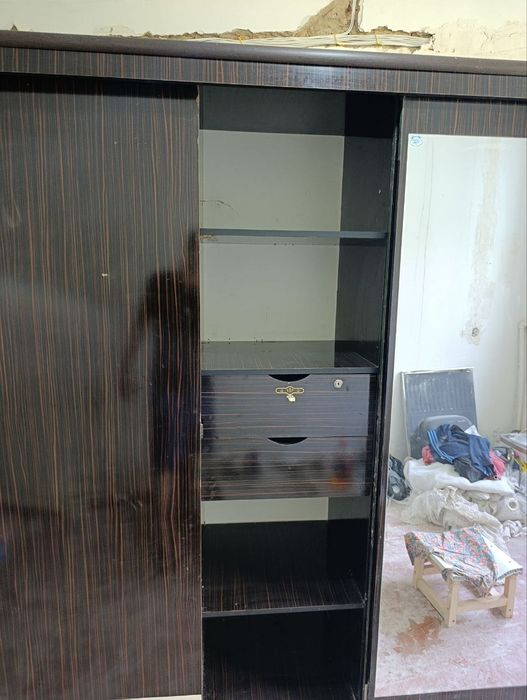 Kupinni shkaf 3 eshikli