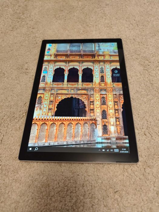Microsoft Surface Pro 5 - Laptop & Tabletă 2-în-1 | i5, 8GB RAM, 256GB