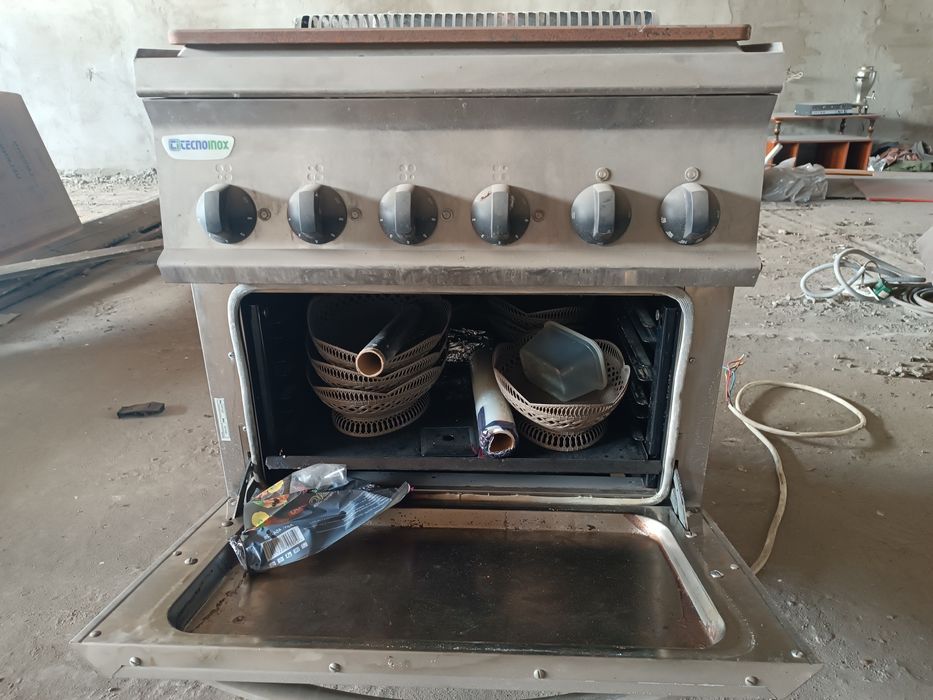 Продам духовку ..