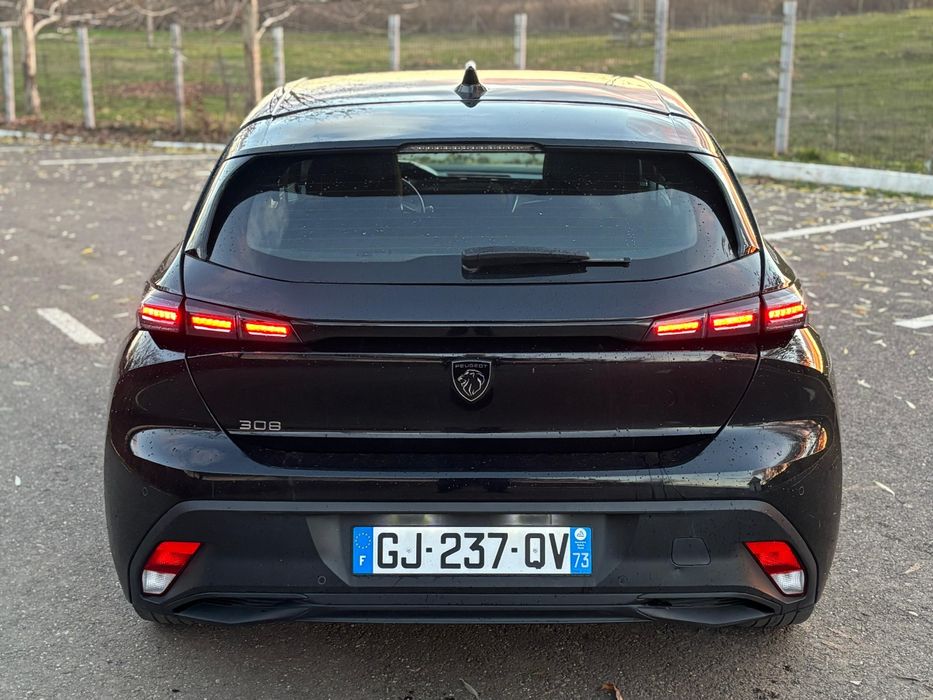 Vand Peugeot 308 2022 1.2i automat