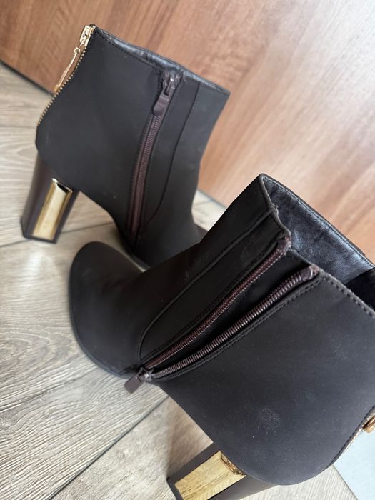 Дамски боти на ток