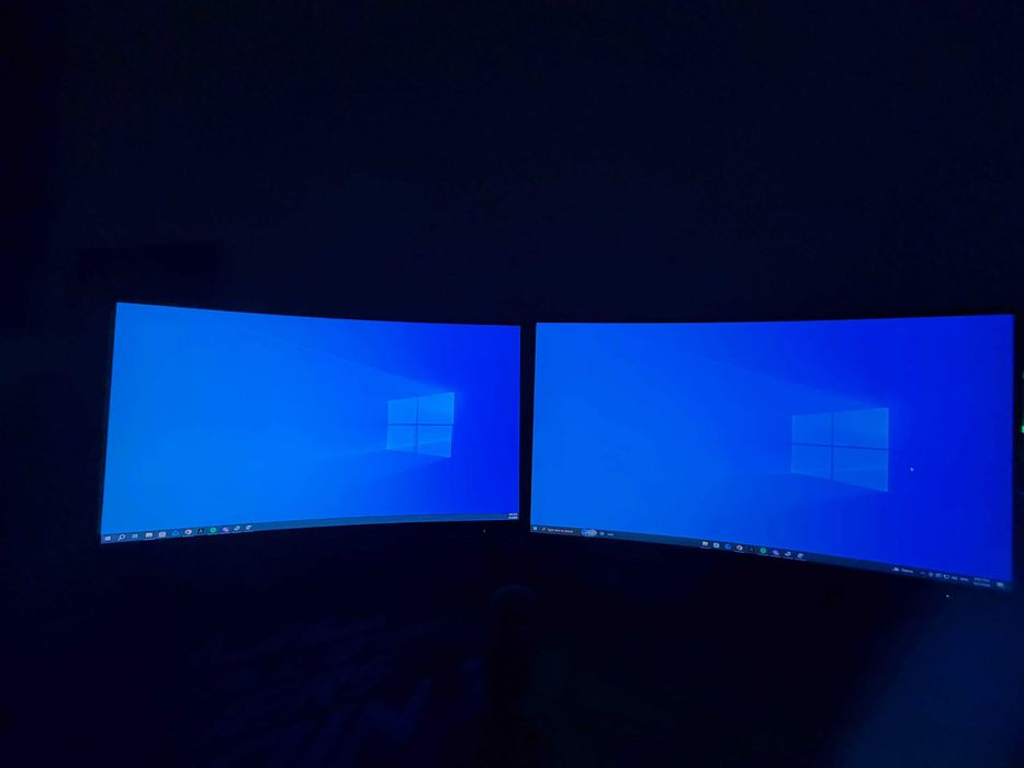 2x Monitor Gaming AOC 27" Curbat 240Hz Full HD – Stare excelentă