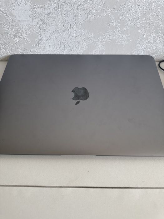 Apple MacBook Air 13 2020  / 8 гб